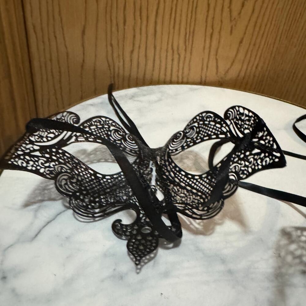 Metal masks set of two - Picture 4 of 6
